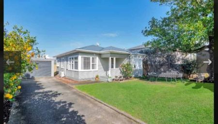 Soaked in Sunshine, Beautiful 3 bedroom home for r - Photo 4