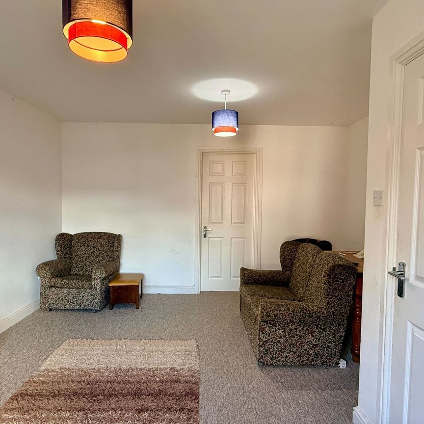 Barrington Close, Taunton - Photo 1