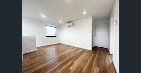 Stunning Family Home In Located In The Heart Of Gladstone Park!! - Photo 2