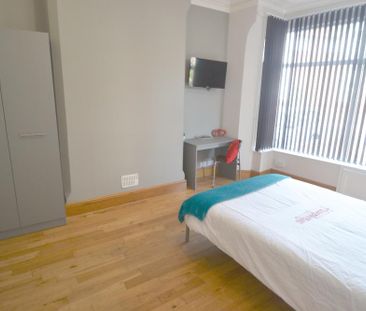 6 bedroom detached house to rent - Photo 5