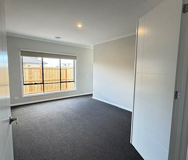 39 Yearling Promenade, Werribee - Photo 3