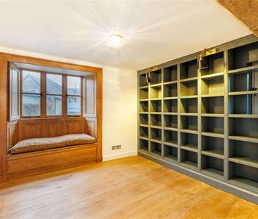 Beautiful Presented Home in the Heart of Lower Oddington. - Photo 2