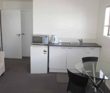 1 large studio room available in a BOARDING HOUSE. - Photo 3