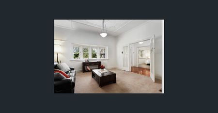 Place your family with perfect park-side poise - Photo 3