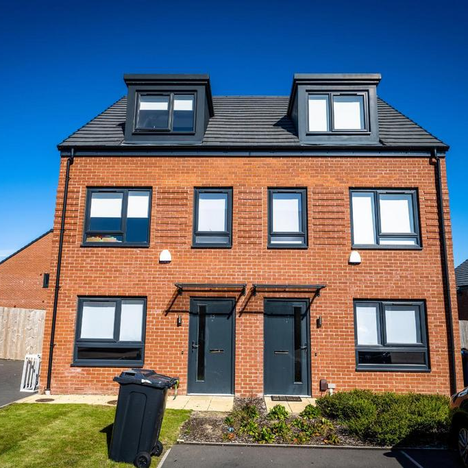 4 bedroom semi-detached house to rent - Photo 1