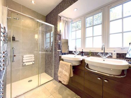 5 bedroom House in Sandmoor Lane, Alwoodley - Photo 4