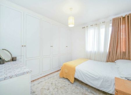 Friern Park - Photo 4