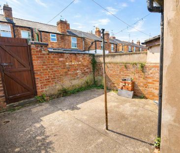 4 bedroom terraced house to rent - Photo 6