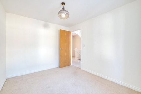 4 bedroom semi-detached house to rent - Photo 4