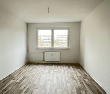 Sanierte 2 Raum-Wohnung mit Balkon und Badewanne - Photo 1