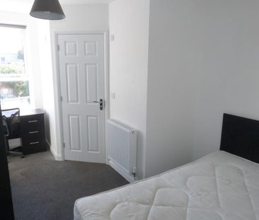 1 bedroom in a flat share to rent - Photo 3