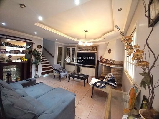 Casa em Condomínio com 4 quartos e 270m² para alugar em Vila Nova, Porto Alegre. - Foto 1