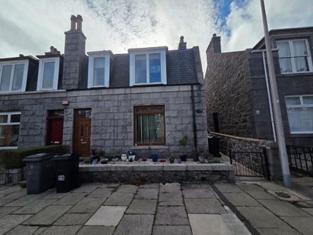 3 bedroom flat to rent - Photo 3