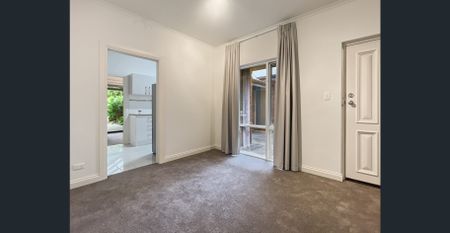 Two large bedrooms PLUS a study! - Photo 2