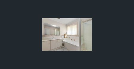 Three Bedroom Home in Prime Location – Walk to Bentons Square - Photo 4