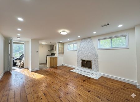 For Lease - 242 Fairglen Avenue, Toronto, Ontario - Photo 2