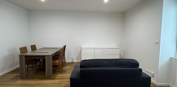 À LOUER - T2 MEUBLÉ ENTIEMENT RÉNOVÉ AVEC JARDIN PRIVATIF - Photo 2