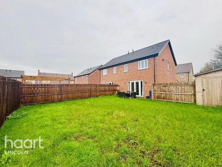 3 bedroom semi-detached house to rent - Photo 5