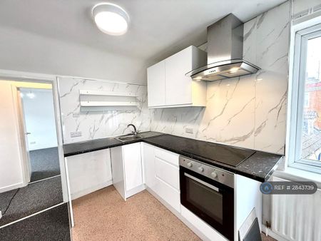 2 bedroom flat to rent - Photo 3