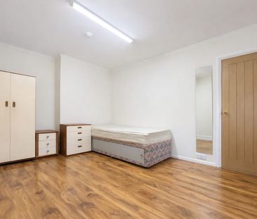 En-Suite Room To Let - HP11 - Photo 2
