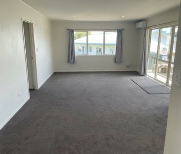 Stanmore Bay - 3 Bedrooms - Photo 2