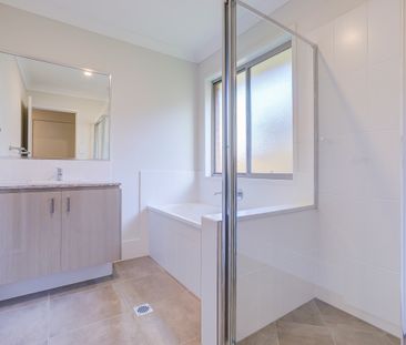 Spacious Four Bedroom Family Home - Photo 3