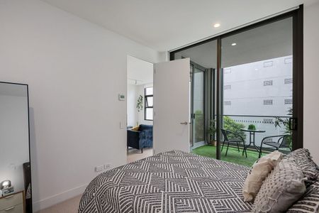 Spacious One Bedroom Garden House Apartment - Photo 4