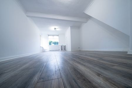 Room in a Shared House, Bideford Road, BR1 - Photo 3