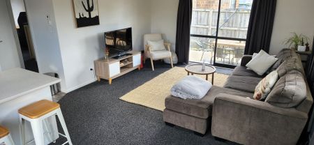 Moderm two bedroom home - Photo 2