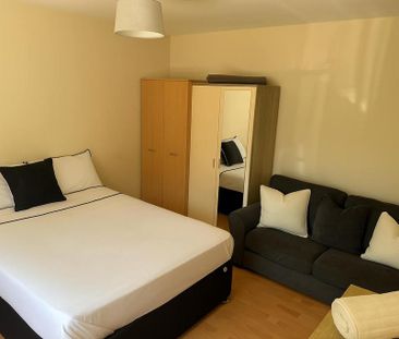 6 bedroom semi-detached house to rent - Photo 3