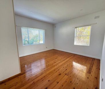 Sunny Quiet Renovated 3-bedroom Home in a Prime Location! - Photo 4