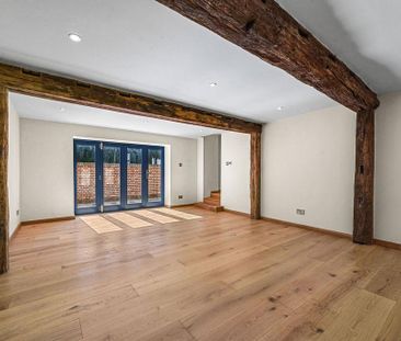 2 bedroom barn conversion to rent - Photo 2