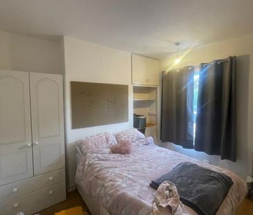 16 Albert Street - Huge 2 Bedroom Property Close to James FranceLou... - Photo 4