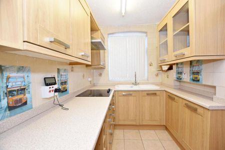 3 bedroom semi-detached house to rent - Photo 5