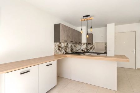 Location Appartement 3 pièces 62m² ST MARTIN DU VAR 06670 - Photo 3