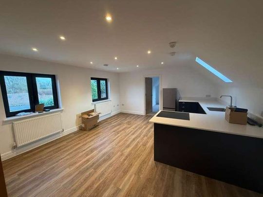 Finchampstead Road, Finchampstead, RG40 - Photo 1