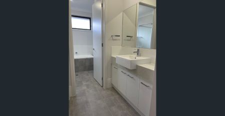 Stunning Home in Central Location - Photo 4