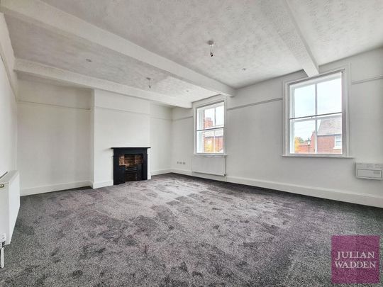 4 bedroom flat to rent - Photo 1