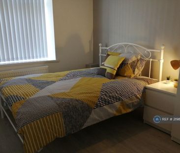 2 bedroom flat to rent - Photo 4