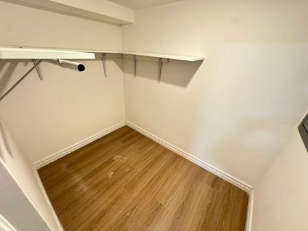 For Lease - 12 Goldsmith Crescent, Newmarket, Ontario - Photo 4