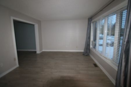 For Lease - 20 Brown Street, Barrie, Ontario - Photo 3