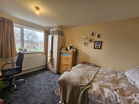 5 Bed Student Accommodation - Photo 2
