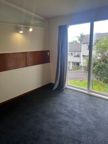 One bedroom upstairs unit in Medowbank - Photo 5