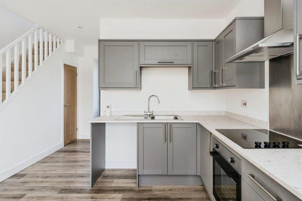 Heol Twrch, Lower Cwmtwrch, SWANSEA - Photo 1