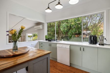 Renovated Cottage in Quiet Street - Photo 3