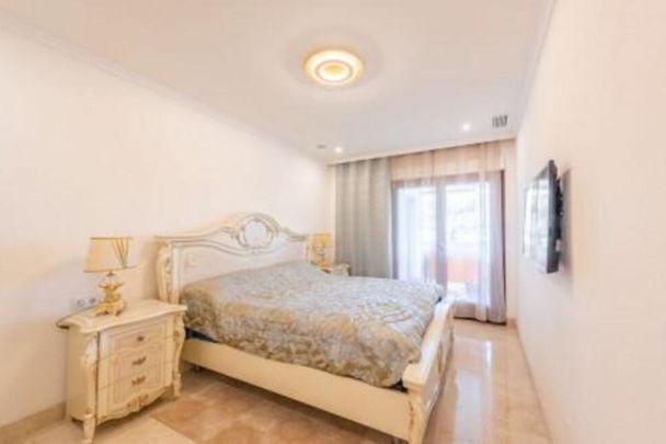 3 Bedroom Apartment For Rent in The Golden Mile, Málaga - Photo 1