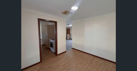 Comfortable Family Home with Large Yard - Photo 4