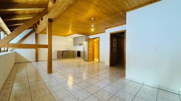 Helle 3.5-Zimmer Maisonette Wohnung auf zwei Etagen mit 2 Bädern und Parkplatz - Photo 1