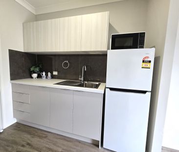 Furnished + Bills + WiFi Included - Photo 3