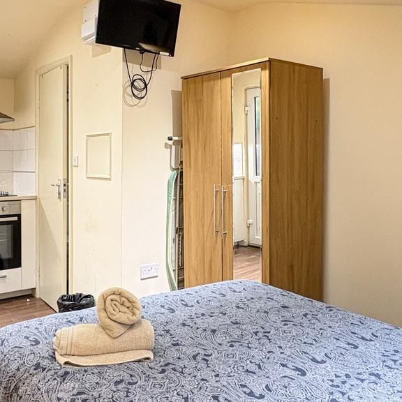 Studio to rent - Photo 1